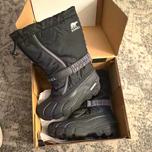 New sorel youth flurry - new,